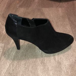 Bandolino Black Suede Bootie Sz 9